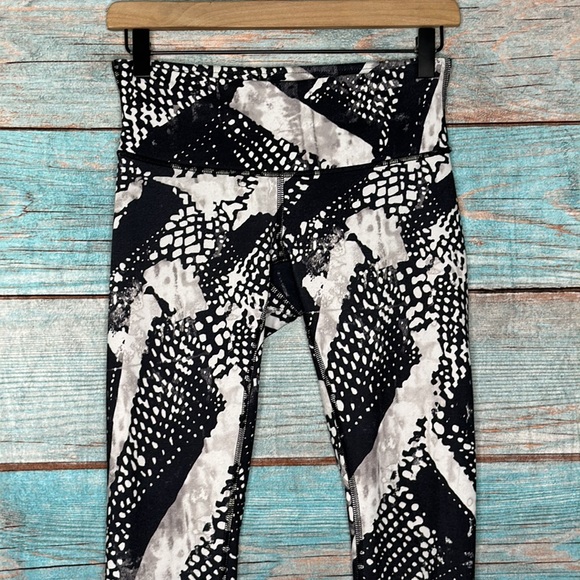 Lululemon Black White Leggings Pants Size 4 - Picture 5 of 7